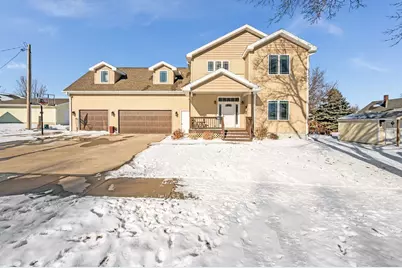 219 E 9th Street, Blue Earth, MN 56013 - Photo 1