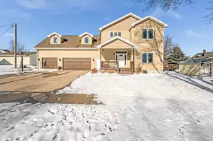 219 E 9th St, Blue Earth, MN 56013 - Photo 1