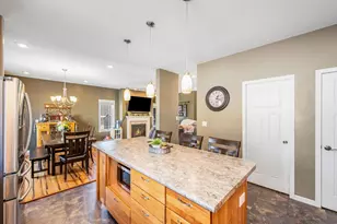 219 E 9th St, Blue Earth, MN 56013 - Photo 11