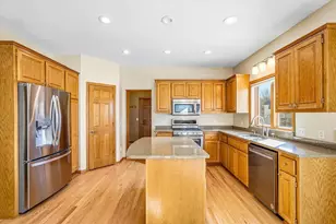 13659 Flair Ct, Apple Valley, MN 55124 - Photo 9