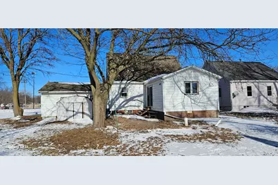 384 5th Street SW, Wells, MN 56097 - Photo 5