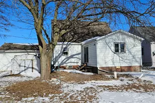 384 5th St SW, Wells, MN 56097 - Photo 5