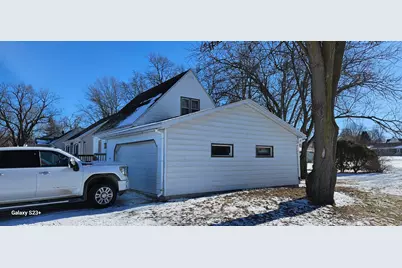 384 5th Street SW, Wells, MN 56097 - Photo 3