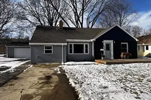 604 7th Ave SW, Pipestone, MN 56164 - Photo 1