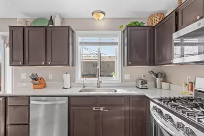 326 Braeburn Drive, Shakopee, MN 55379 - Photo 9