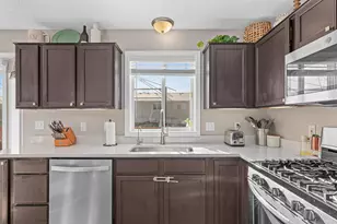 326 Braeburn Dr, Shakopee, MN 55379 - Photo 9