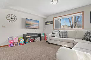 326 Braeburn Dr, Shakopee, MN 55379 - Photo 21