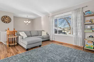 326 Braeburn Dr, Shakopee, MN 55379 - Photo 3