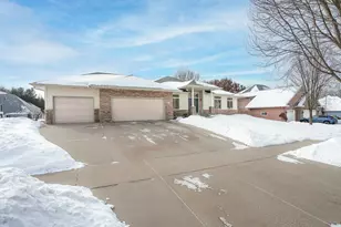 3139 Anric Dr, Eau Claire, WI 54701 - Photo 3