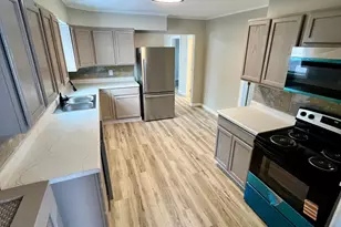 2140 2nd Ave W, Hibbing, MN 55746 - Photo 9