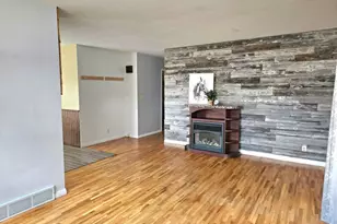 308 Maple Ave S, Thief River Falls, MN 56701 - Photo 7