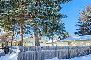 308 Maple Ave S, Thief River Falls, MN 56701 - Photo 5