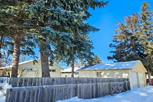 308 Maple Ave S, Thief River Falls, MN 56701 - Photo 3