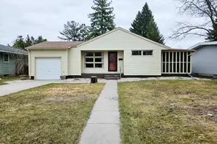308 Maple Ave S, Thief River Falls, MN 56701 - Photo 1