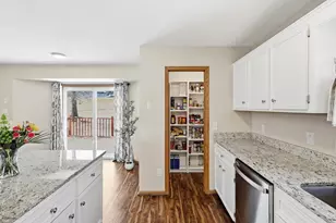 1574 Lake Susan Hills Dr, Chanhassen, MN 55317 - Photo 9