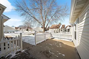 418 Sarazin St, Shakopee, MN 55379 - Photo 3