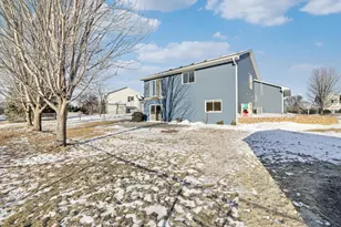 224 Hickory Ln E, Shakopee, MN 55379 - Photo 33