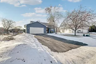 224 Hickory Ln E, Shakopee, MN 55379 - Photo 37