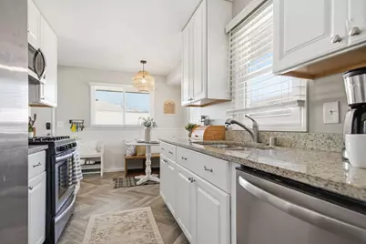 6430 Perry Avenue N, Brooklyn Center, MN 55429 - Photo 7