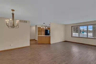 2208 10th Avenue SE, Willmar, MN 56201 - Photo 5