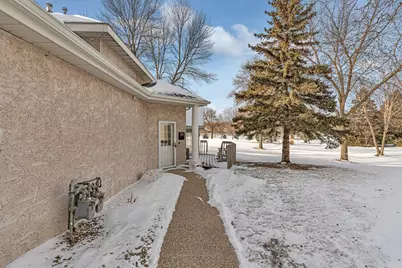 2208 10th Avenue SE, Willmar, MN 56201 - Photo 3