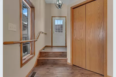 2208 10th Avenue SE, Willmar, MN 56201 - Photo 9