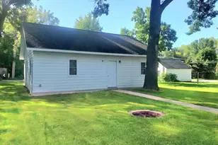 202 E 1st St, Morris, MN 56267 - Photo 5