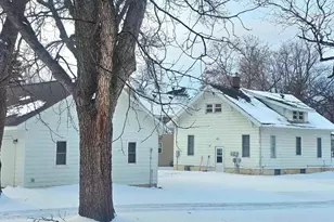 202 E 1st St, Morris, MN 56267 - Photo 23