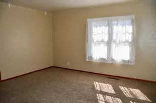 216 6th St W, Thief River Falls, MN 56701 - Photo 5