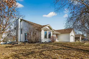 8480 Pelican Ct, Chanhassen, MN 55317 - Photo 3