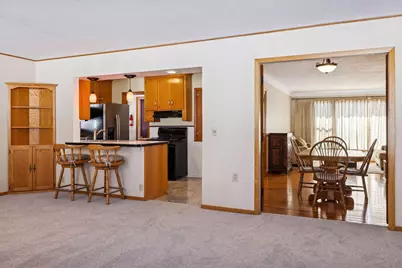 1947 Yorkshire Court, Saint Paul, MN 55116 - Photo 25