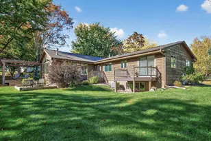 18869 Clear View Dr, Minnetonka, MN 55345 - Photo 3