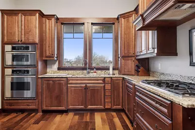 8627 Lake Riley Drive, Chanhassen, MN 55317 - Photo 31