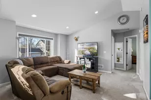 1572 Burg Ave, Saint Paul, MN 55119 - Photo 9