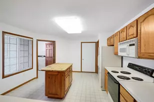 10849 Lexington Dr, Eden Prairie, MN 55344 - Photo 11