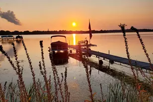 1304 W Medicine Lake Dr, Plymouth, MN 55441 - Photo 1