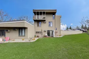 110212 Village Rd, Chaska, MN 55318 - Photo 15