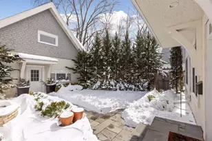 2735 E Lake Of The Isles Pkwy, Minneapolis, MN 55408 - Photo 45