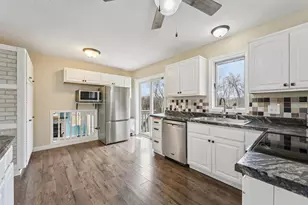 848 McDiarmid Dr, Hudson, WI 54016 - Photo 5