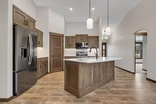 611 Brookwood Ln, Saint Cloud, MN 56303 - Photo 5