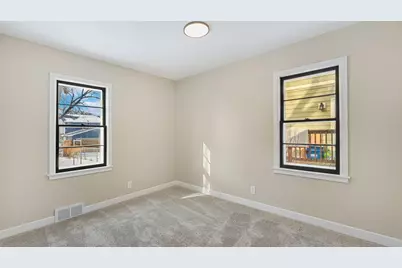 583 Cromwell Avenue, Saint Paul, MN 55104 - Photo 11