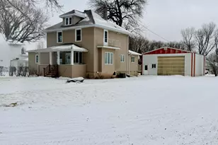 211 N Grove St, Okabena, MN 56161 - Photo 1