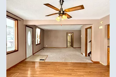 211 N Grove Street, Okabena, MN 56161 - Photo 5