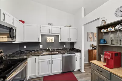 7555 W 110th Street, Bloomington, MN 55438 - Photo 9