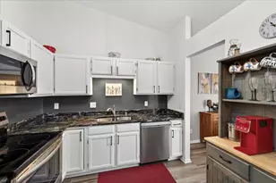 7555 W 110th St, Bloomington, MN 55438 - Photo 9