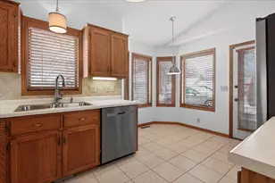 992 Stratford Ct, Burnsville, MN 55337 - Photo 9