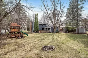 10425 Vessey Rd, Bloomington, MN 55437 - Photo 11