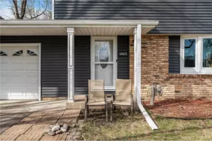 10425 Vessey Rd, Bloomington, MN 55437 - Photo 5