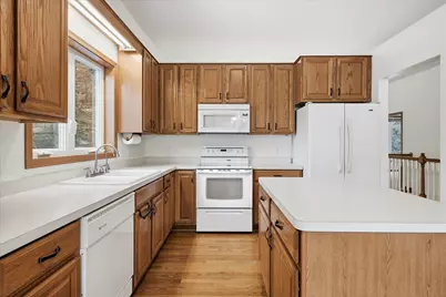 10395 Lancaster Cove, Woodbury, MN 55129 - Photo 7