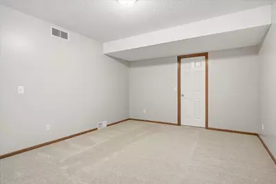 10395 Lancaster Cove, Woodbury, MN 55129 - Photo 35